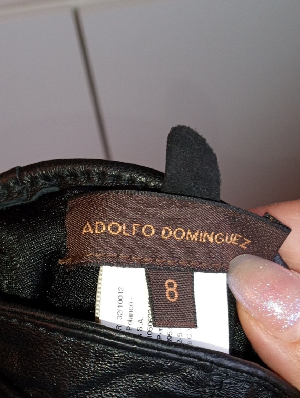Adolfo Dominguez Black Ruched Leather Long Gloves - Picture 4 of 4